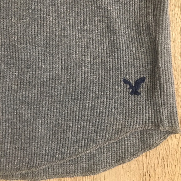 AEO Men’s gray/navy long sleeve - Picture 2 of 4